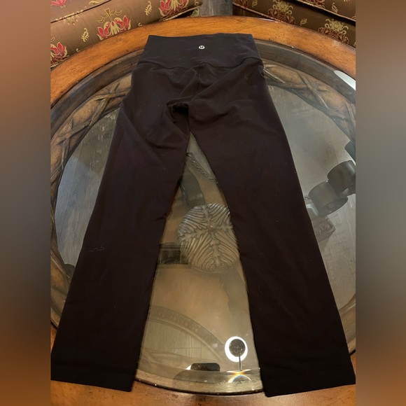 Lululemon Wunder Under Crop Black Leggings Wmn Size 2 - Picture 2 of 4